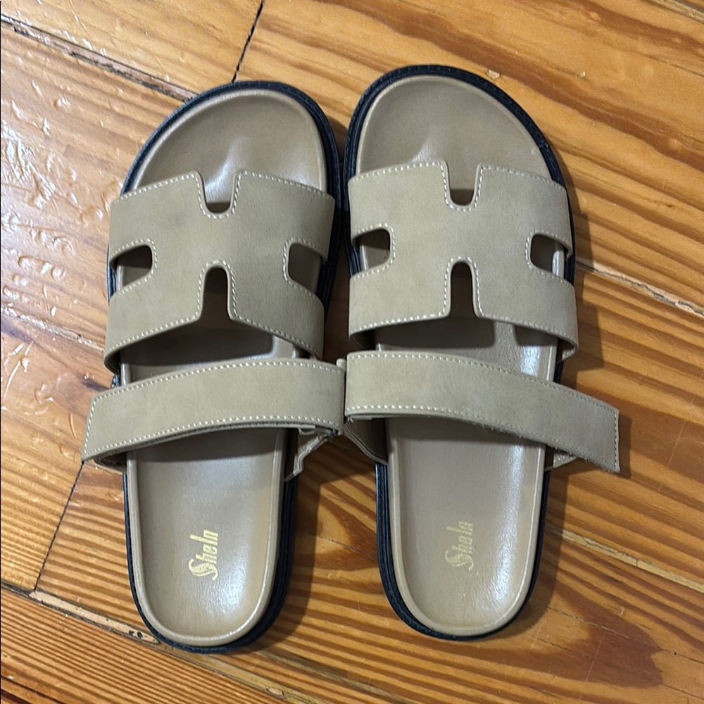 Stylish Suede Sandals in Tan